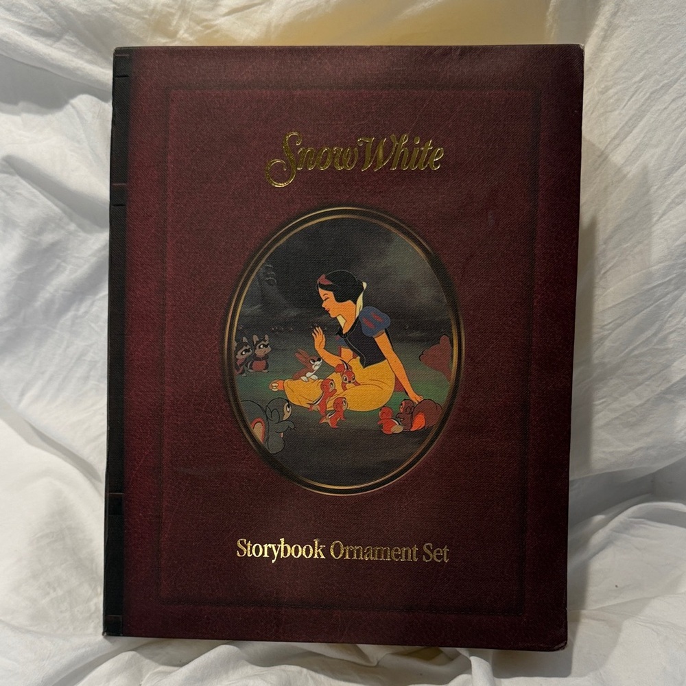 Snow White Storybook Ornament Set